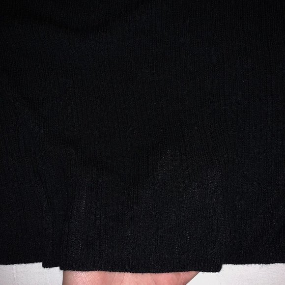 Women's Uniqlo Black Shirt - Picture 3 of 4